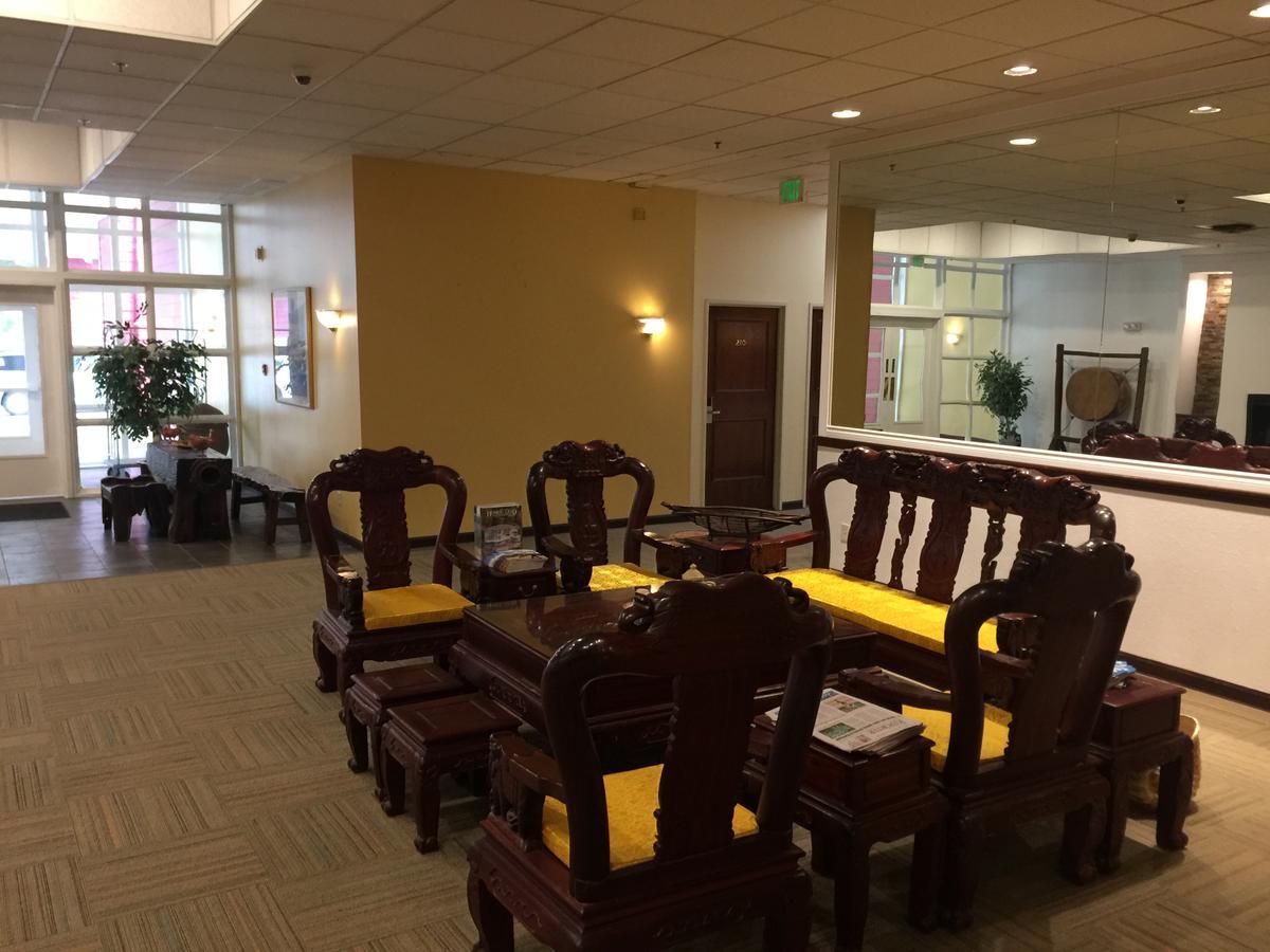 Totem Lake Hotel Kirkland Bagian luar foto