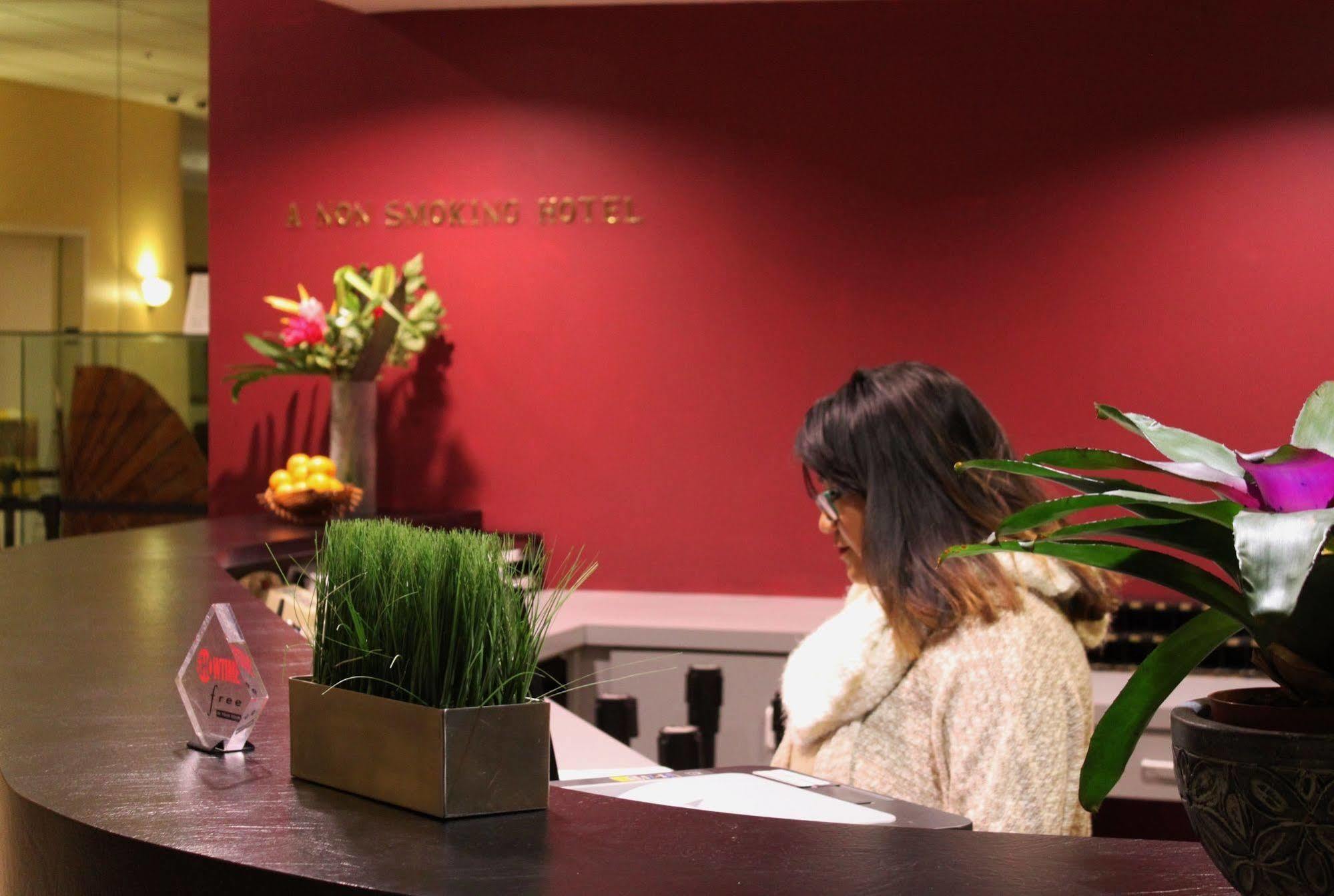 Totem Lake Hotel Kirkland Bagian luar foto